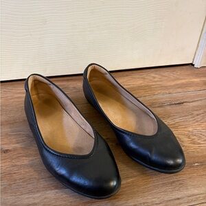 Naturalizer Black Leather Women's Ballet Flats